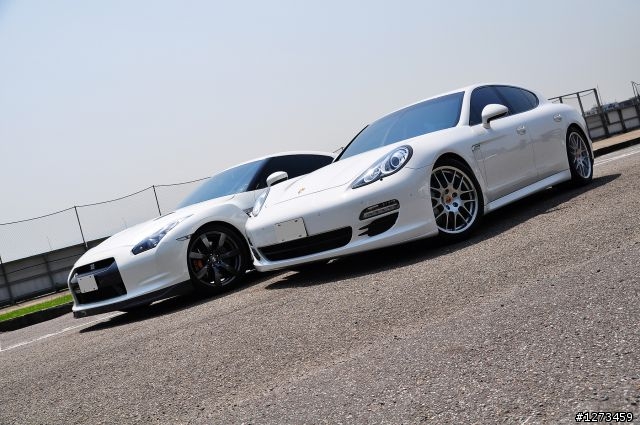 –雙白勁駒– Nissan R35 GTR & Porsche Panamera 同場開箱拍攝