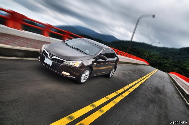 –台灣加油– Luxgen 5 Sedan 開箱拍攝