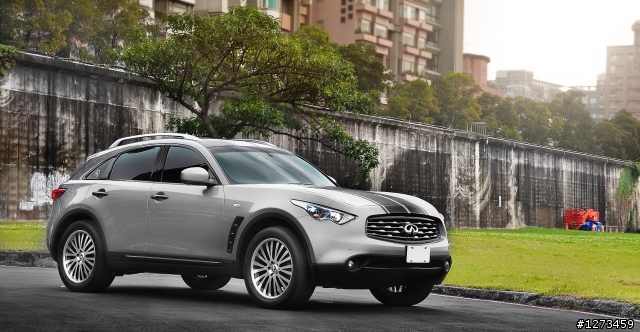 –巨大傢伙– Infiniti FX35 重裝上陣 開箱拍攝